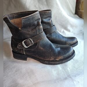 Frye Women's Veronica distressed Leather Bootie Sz 10